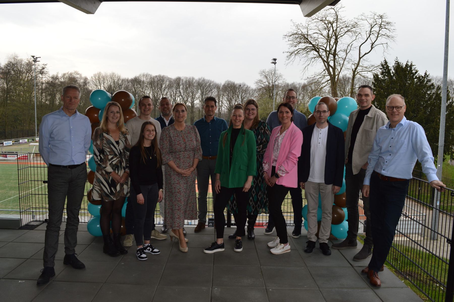 Het team van Tweezaken tijdens het vijfjarig jubileum